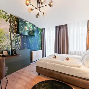 Jungle No5 Boutique - City-center Otel